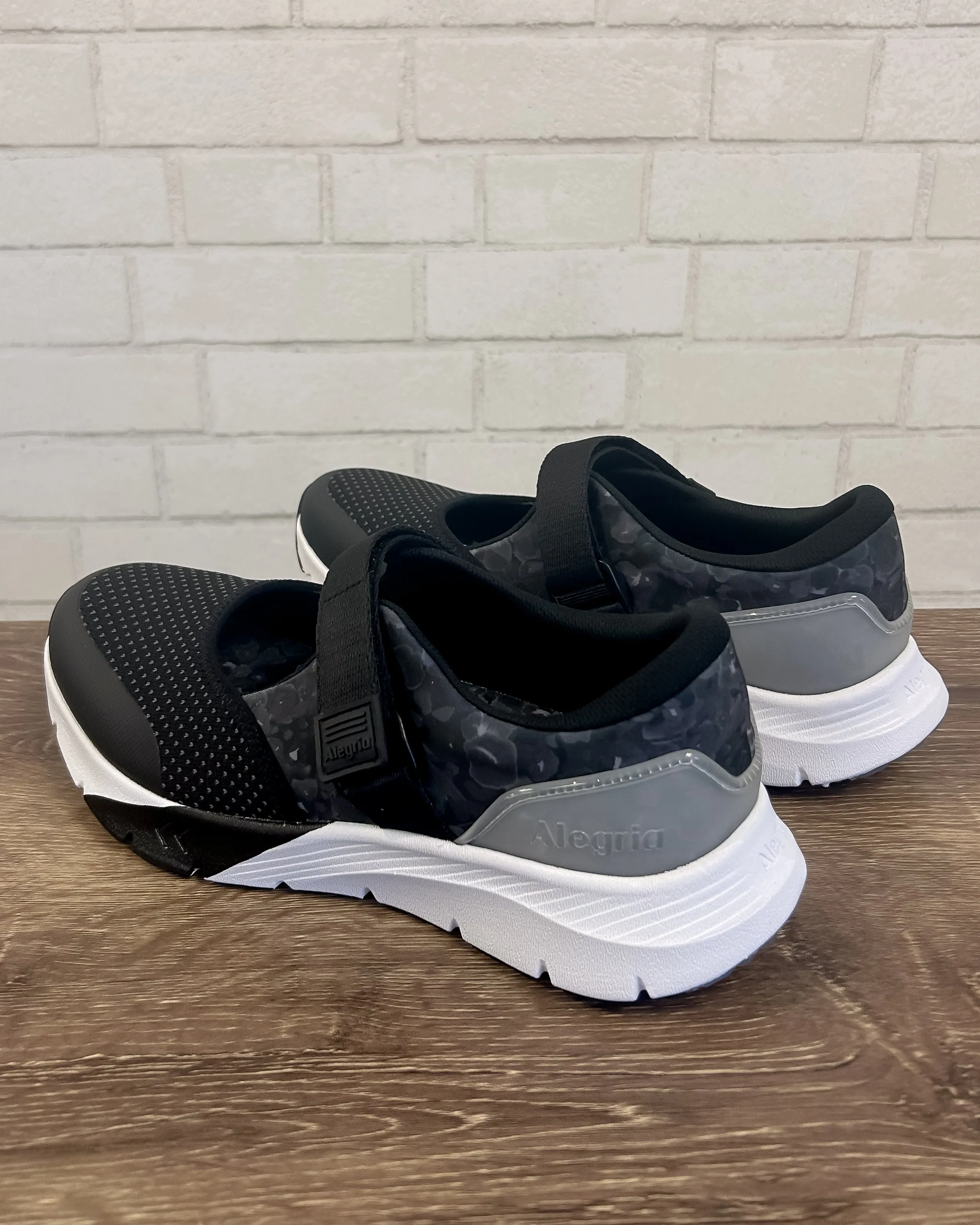 Atlis | Black