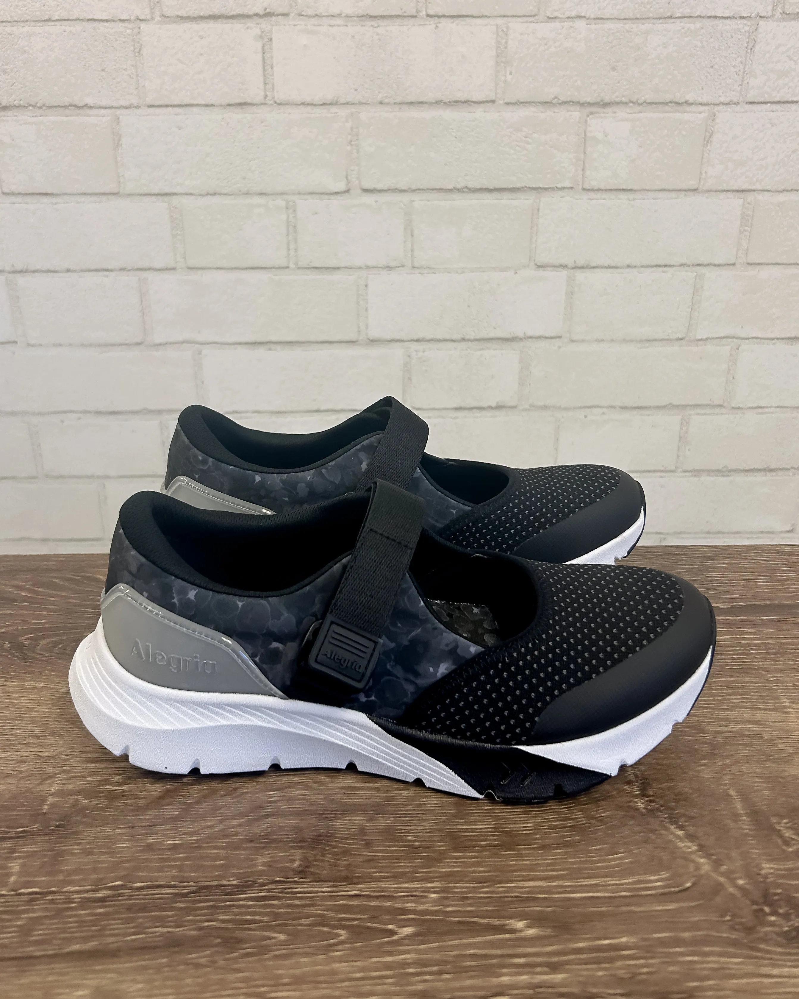 Atlis | Black
