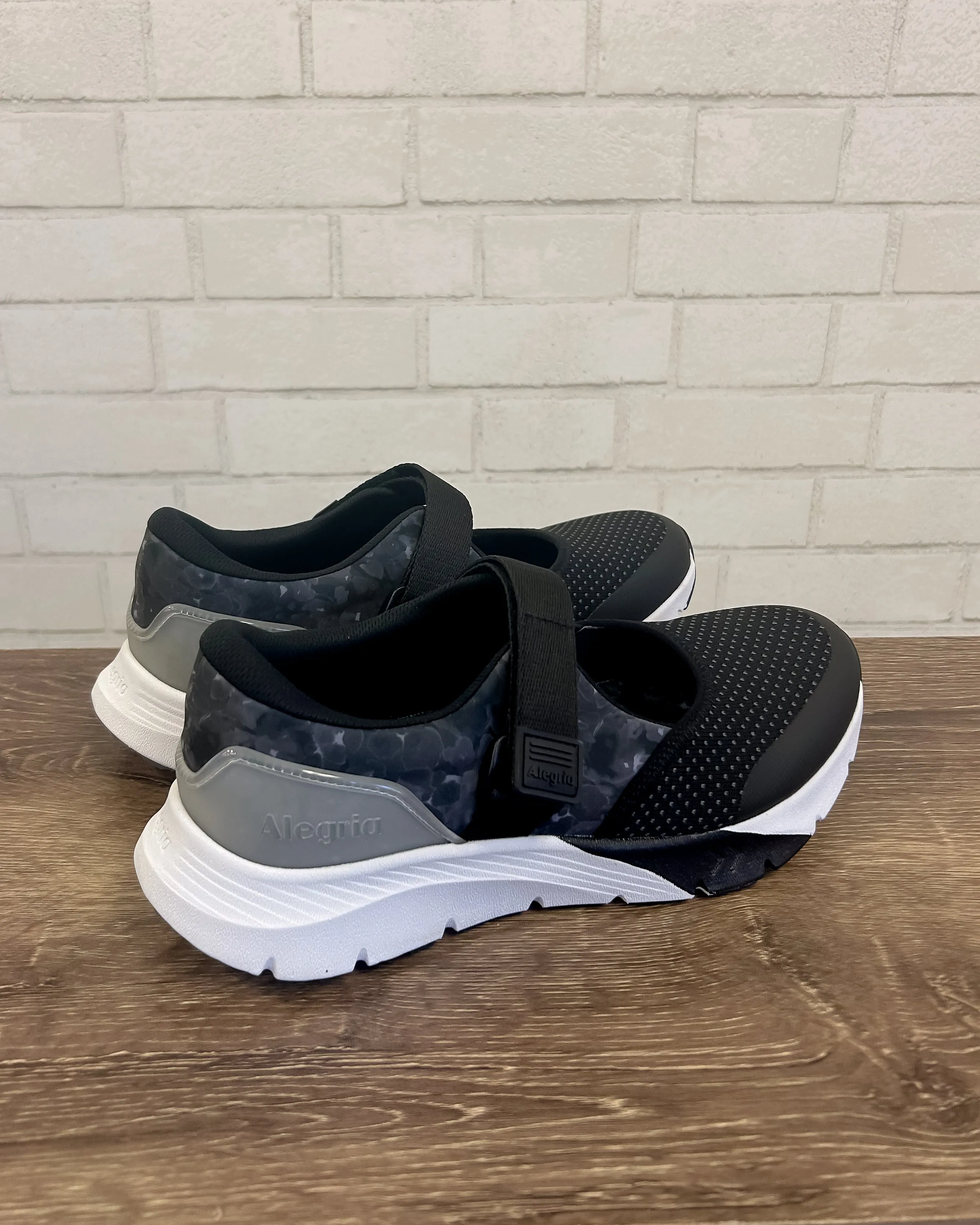 Atlis | Black