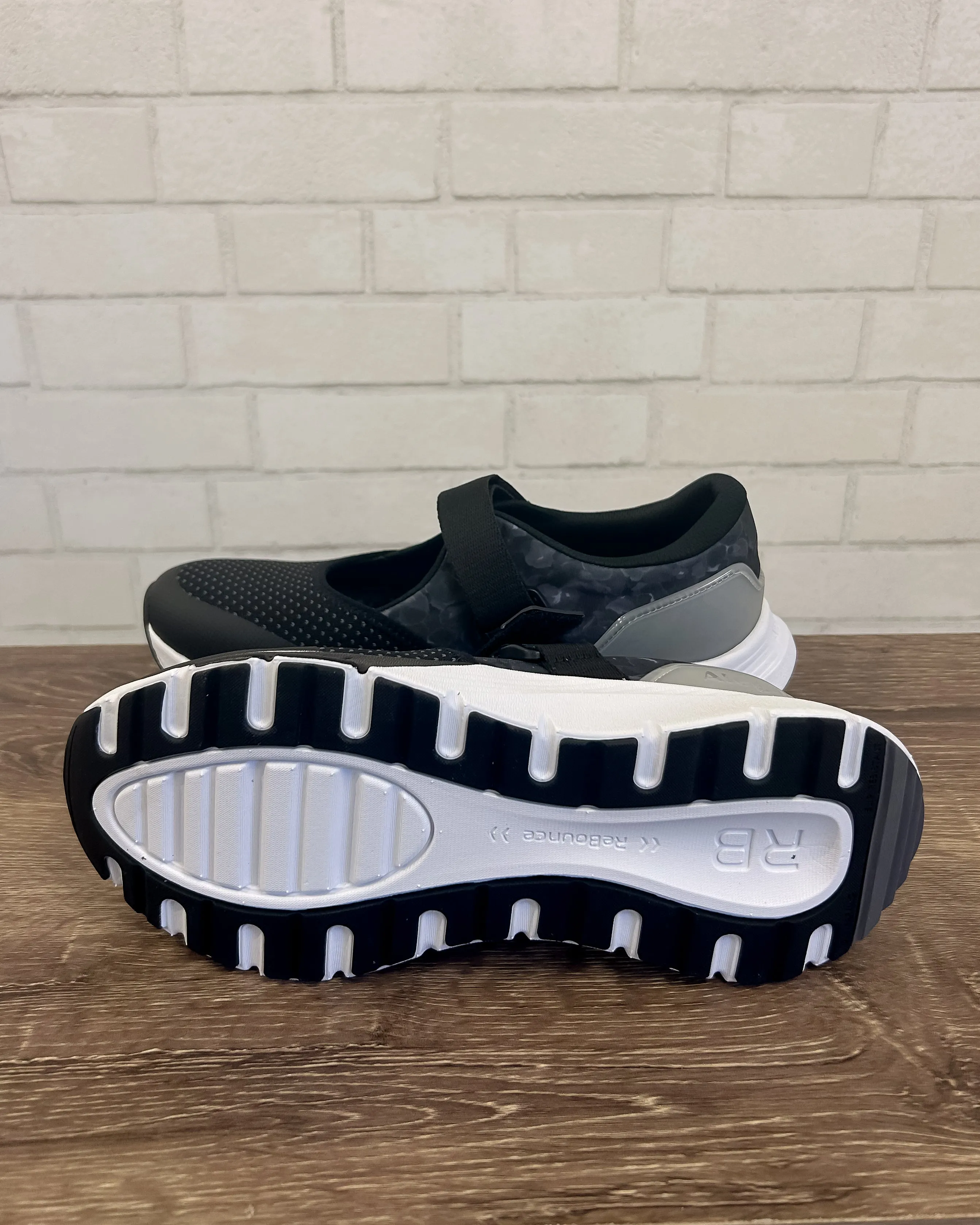 Atlis | Black