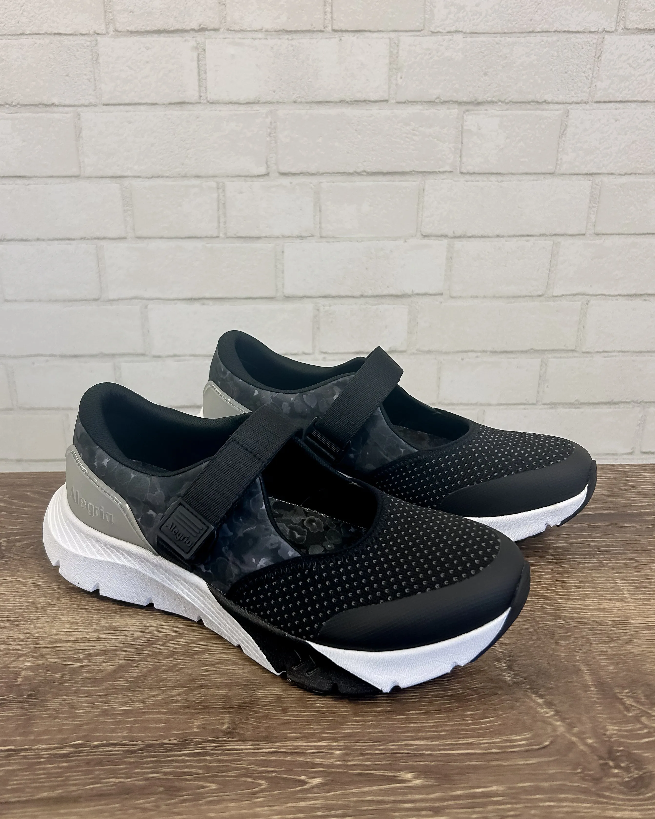 Atlis | Black