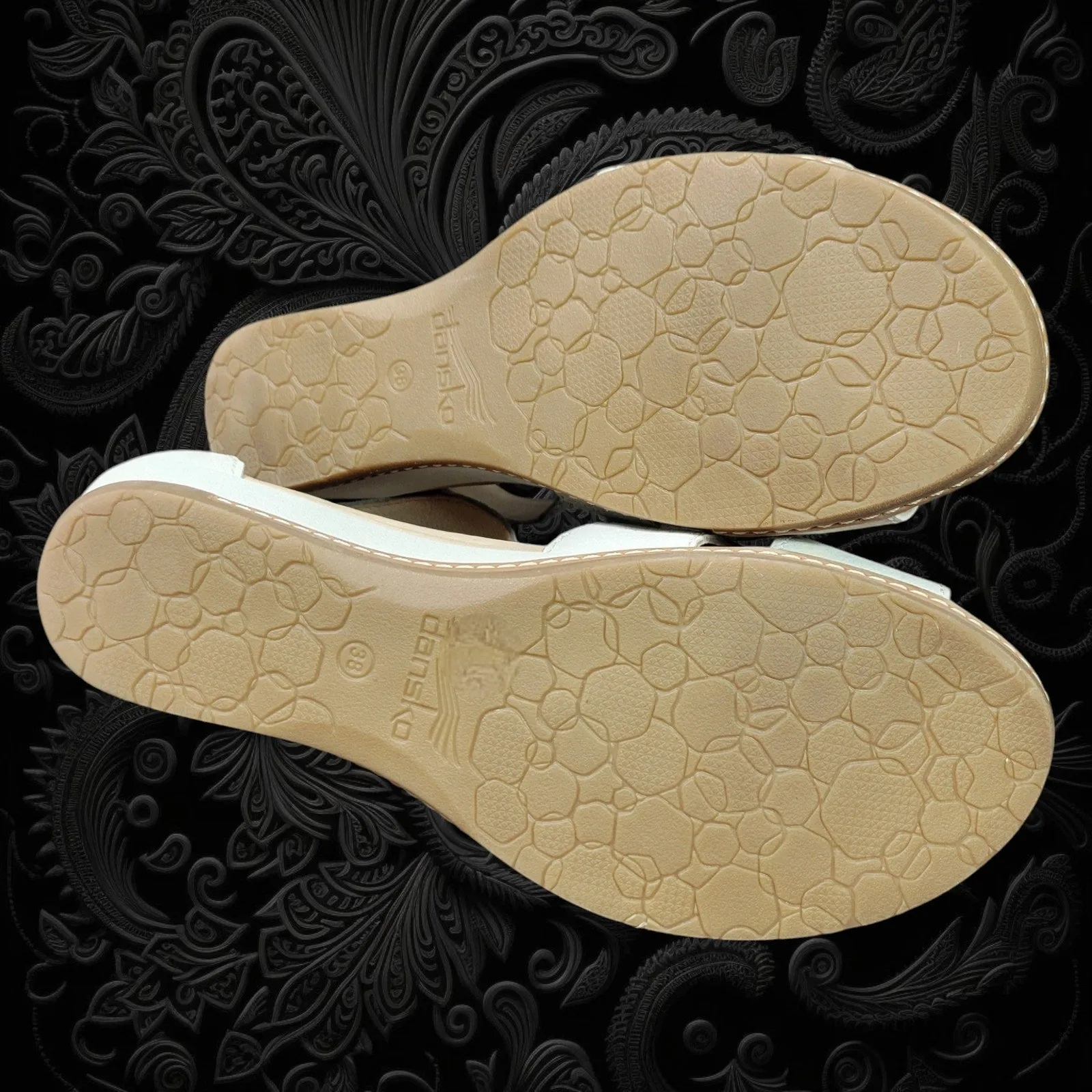 Dansko Astrid Sandals White Ivory Wedge Shoes Nubuck Leather Comfort Heel Size 38