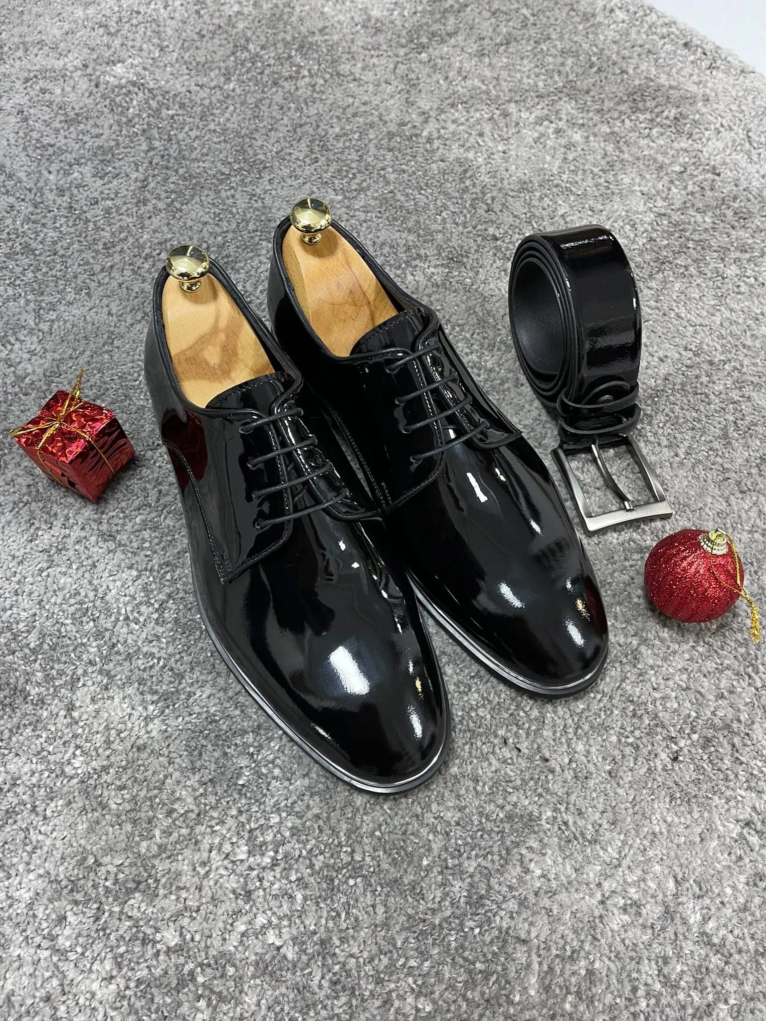 Darwin Black Classic Shoes